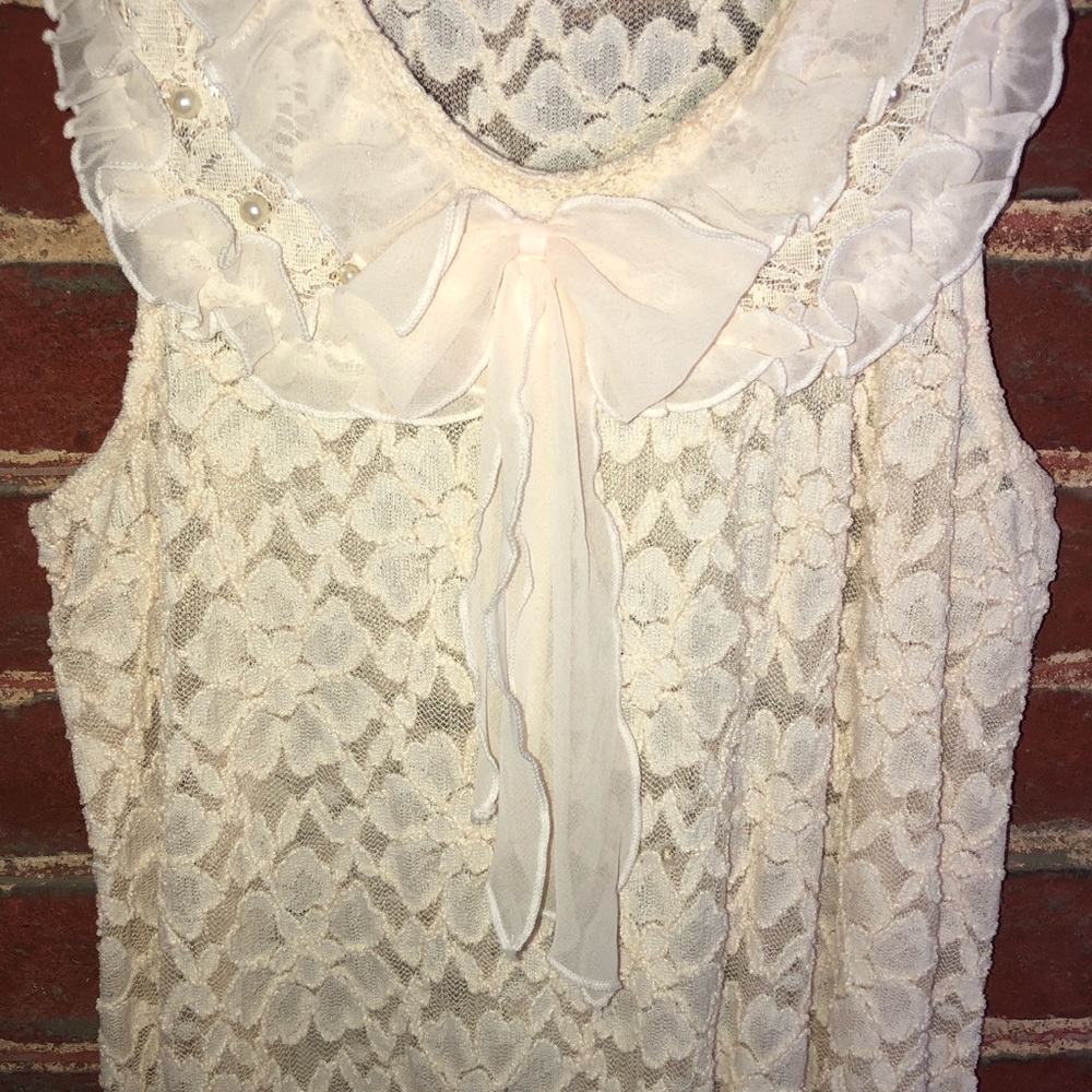 Lace Top🥂 - Picture 3 of 4